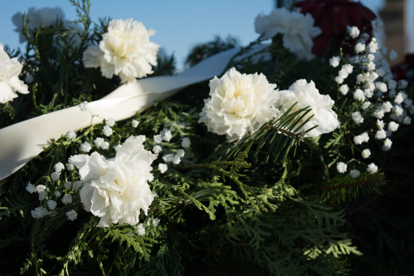 White,Carnations,Of,Wreath,Flower,On,The,Tombstone,In,Funeral,