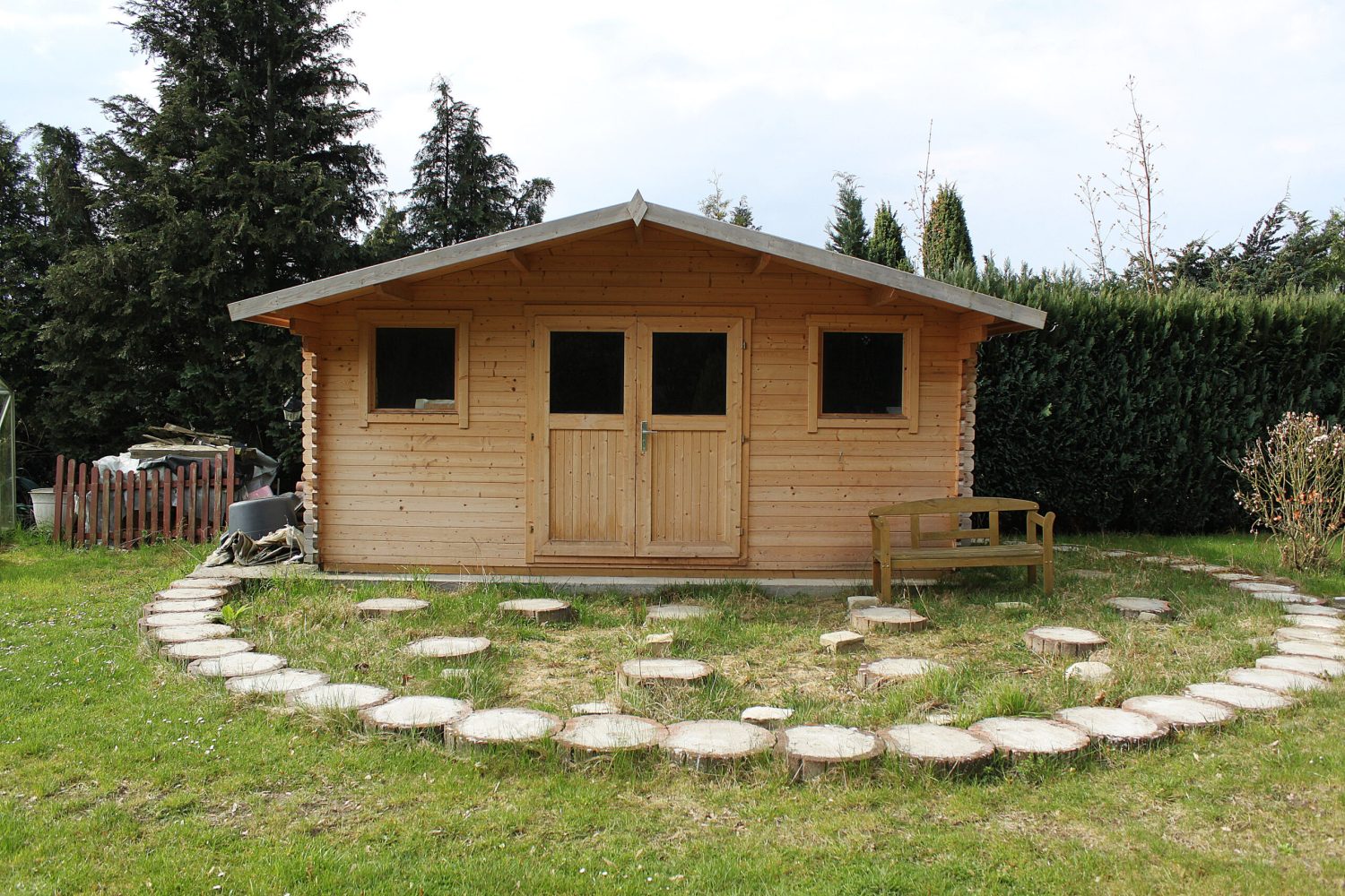 Beautiful,Wooden,House,In,The,Garden,With,Decoration